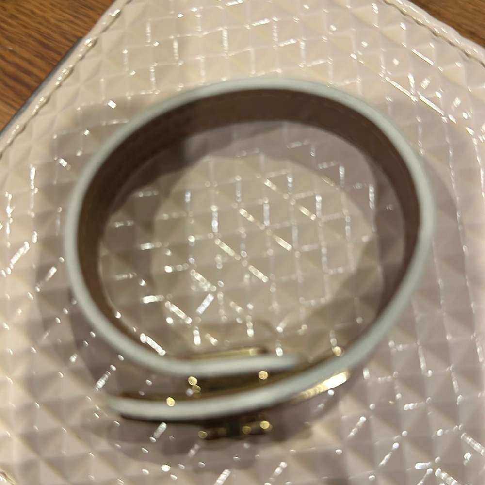 Genuine leather strap bracelet with gold buckle